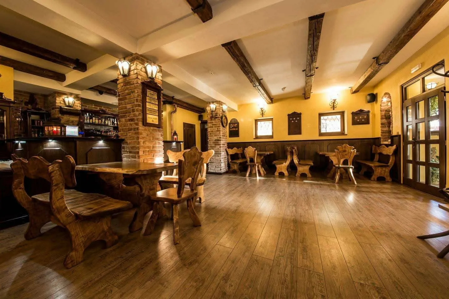 Reštaurácia — bar a posedenie