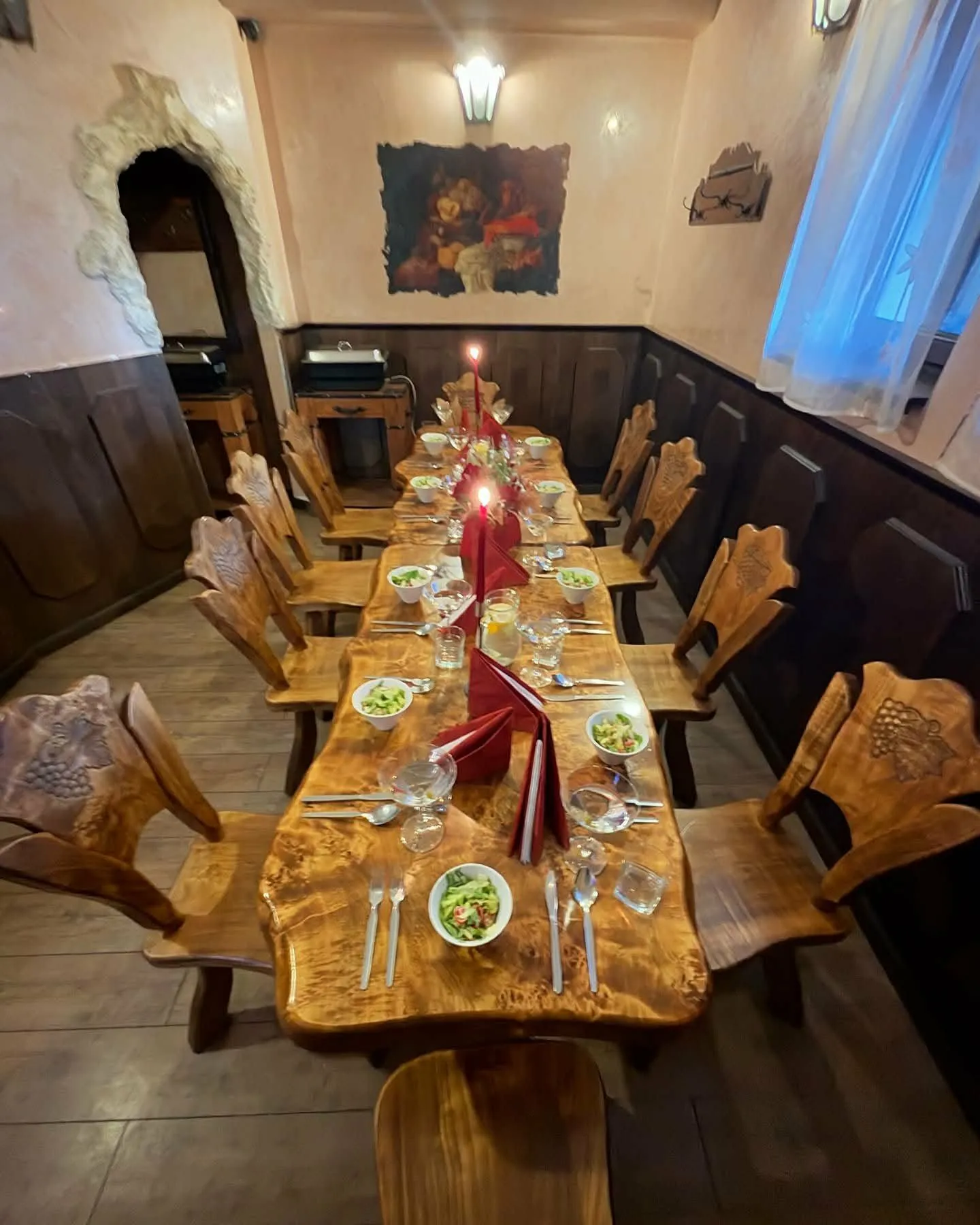 Salónik — slávnostne prestretý stôl